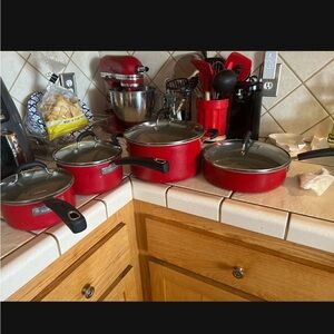 CUISINART RED 8 PIECE PAN SET